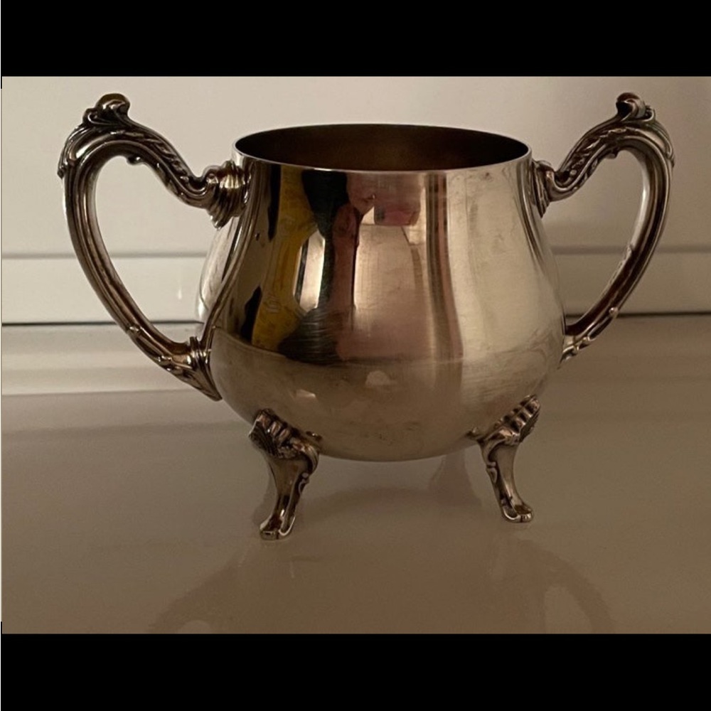 Silver bowl. good condition. Beautiful piece. WM A Rogers Georgian Scroll